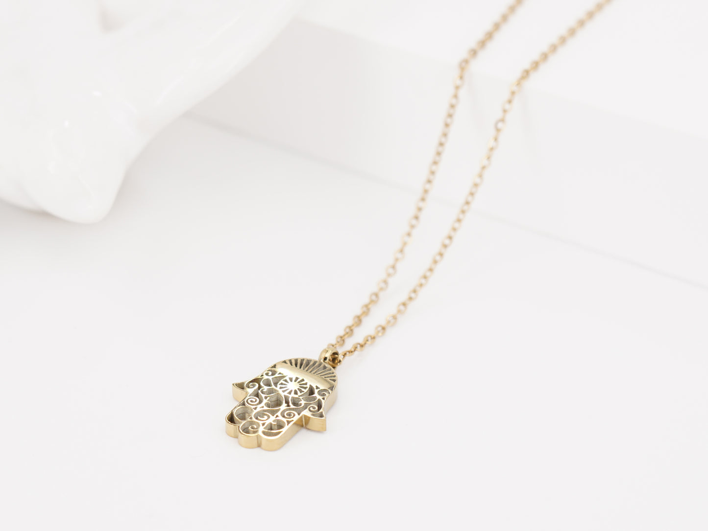 Colar com Mão de Fátima Pequena, Inspirado na Filigrana Portuguesa, Aço Inoxidável Dourado