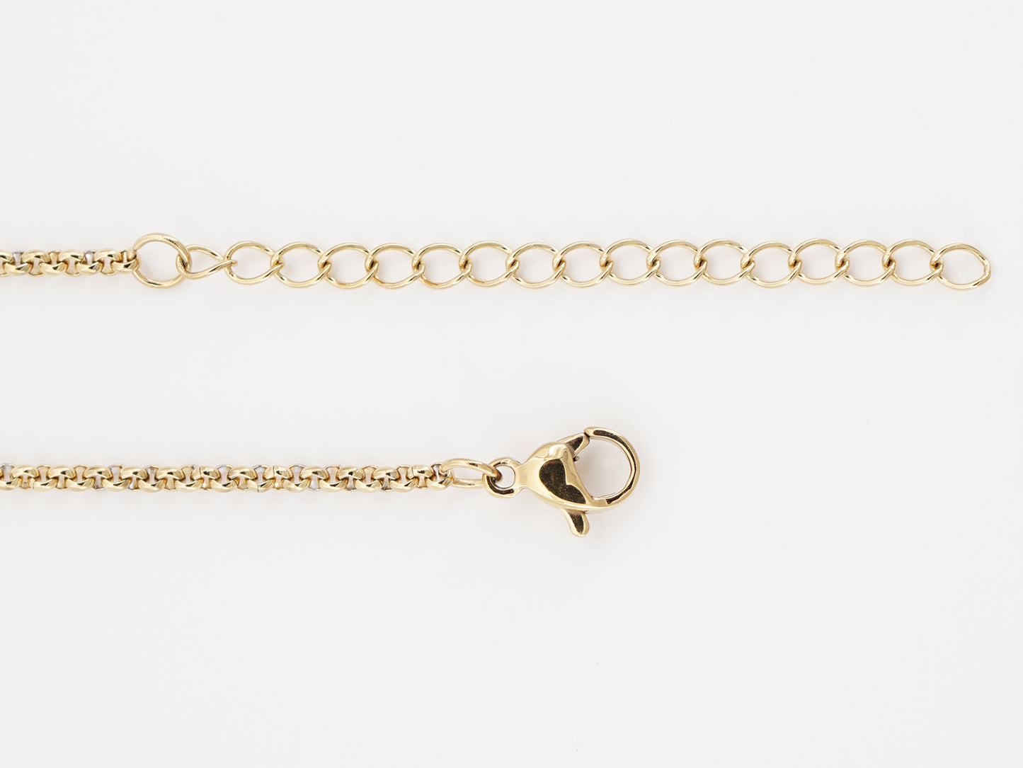 Colar com Coração de Viana Estilizado Pequeno, Inspirado na Filigrana Portuguesa, Aço Inoxidável Dourado - Pormenor Fio Ajustável