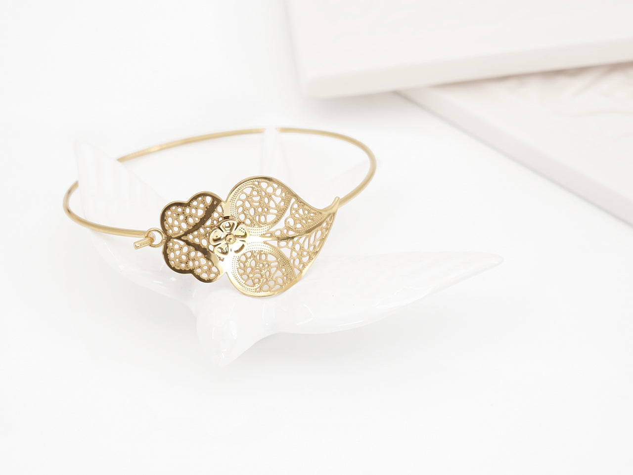 Pulseira Escrava Coração de Viana Estilizado, Inspirado na Filigrana Portuguesa, Aço Inoxidável Dourado