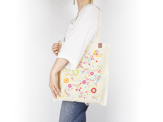 Saco Tote Bag Bordado de Viana, em Algodão, Tradições Portuguesas - Mulher com Saco ao Ombro