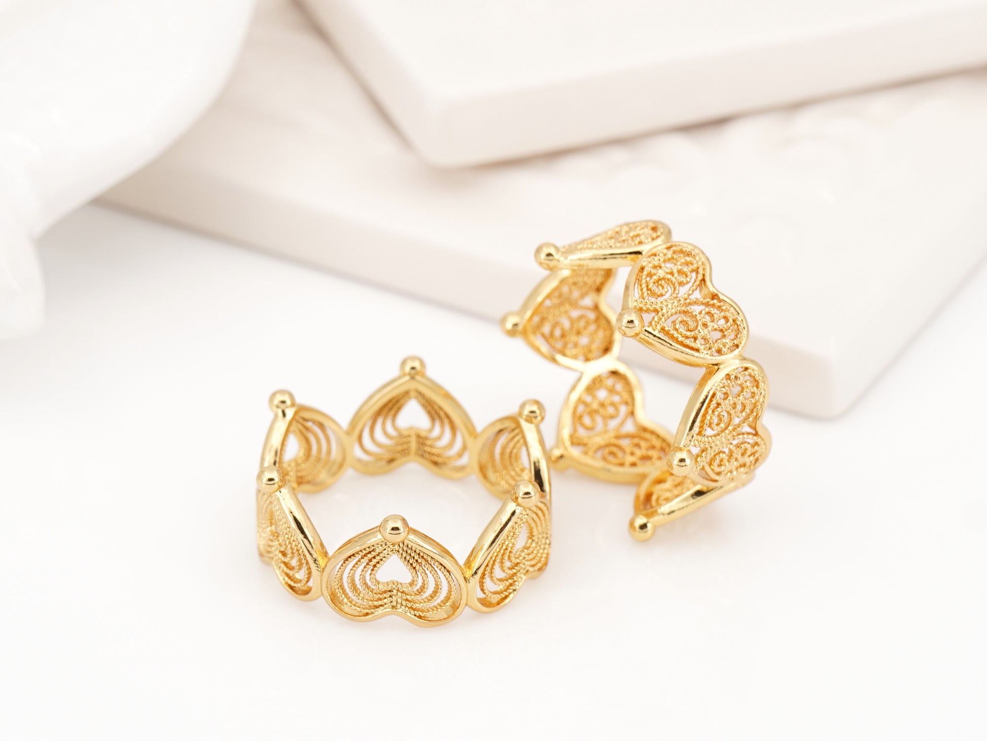 Anel Duplo com Corações de Viana Encaixados, Inspirado na Filigrana Portuguesa, Aço Inoxidável Dourado - Pormenor Anéis Separados