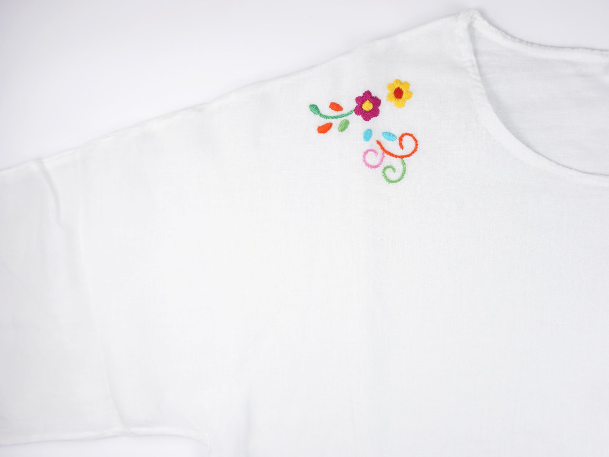 Blusa Branca, em Linho com Bordado de Viana, Tamanho Único - Pormenor