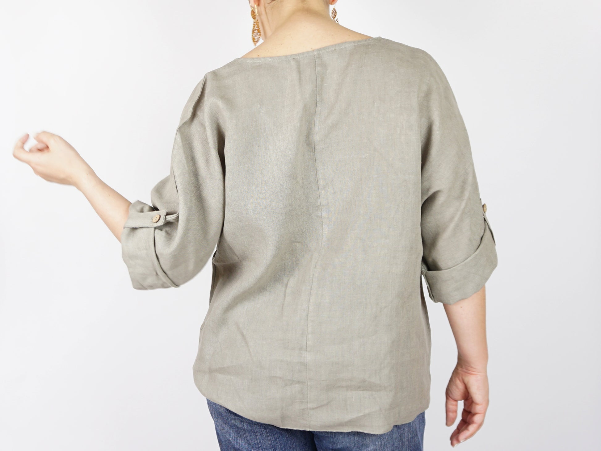 Blusa "Nó" em Linho com Bordado de Viana, Tamanho Único - Mulher com Blusa Vestida, Vista de Trás