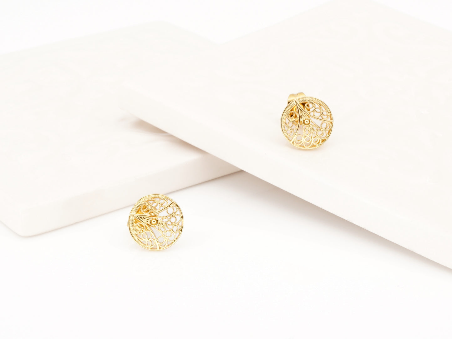 Brincos Circulos Pequenos, Inspirados na Filigrana Portuguesa, Aço Inoxidável Dourado