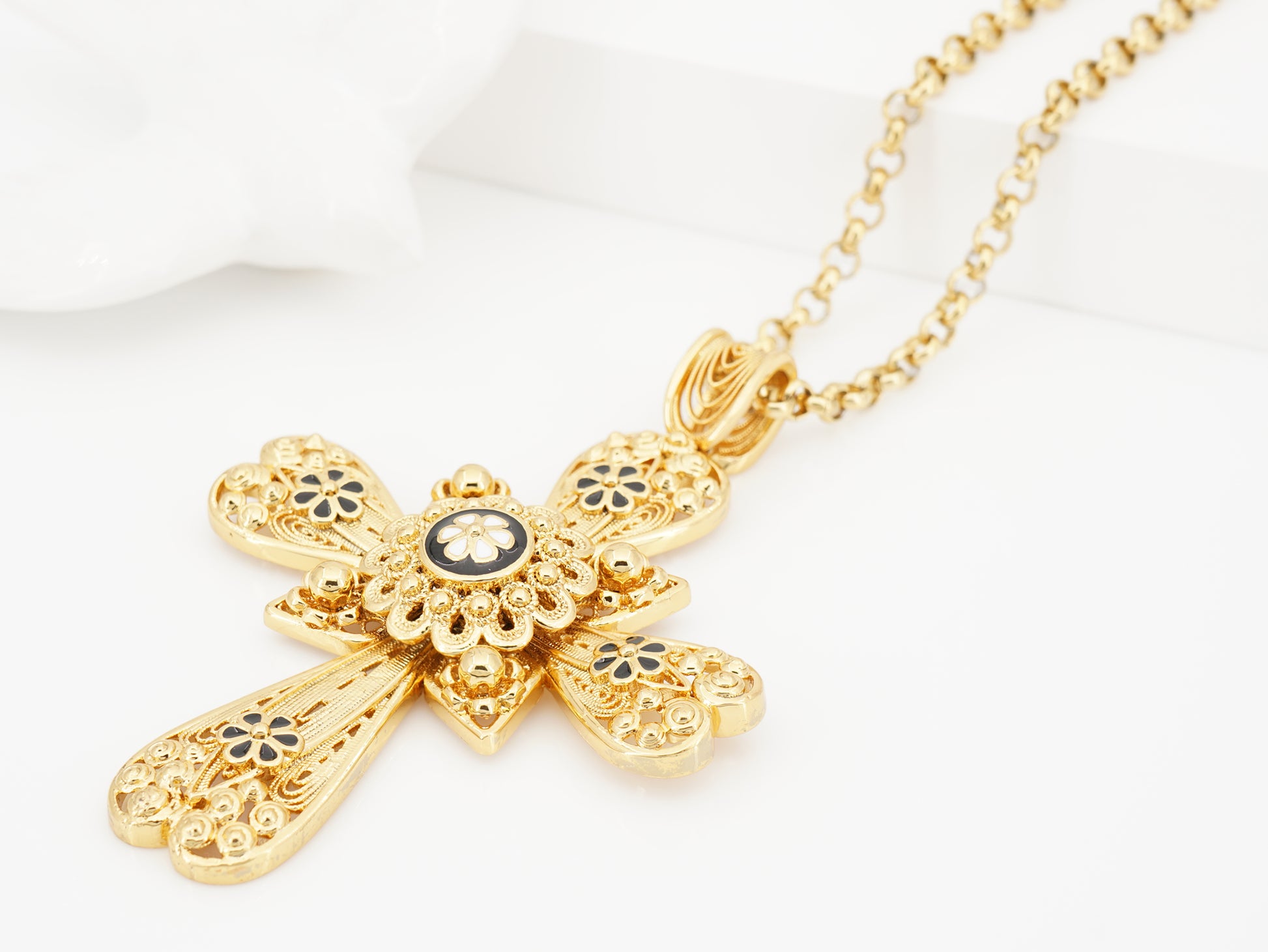 Colar Cruz Grande com Caramujo, Inspirado na Filigrana Portuguesa, Aço Inoxidável Dourado