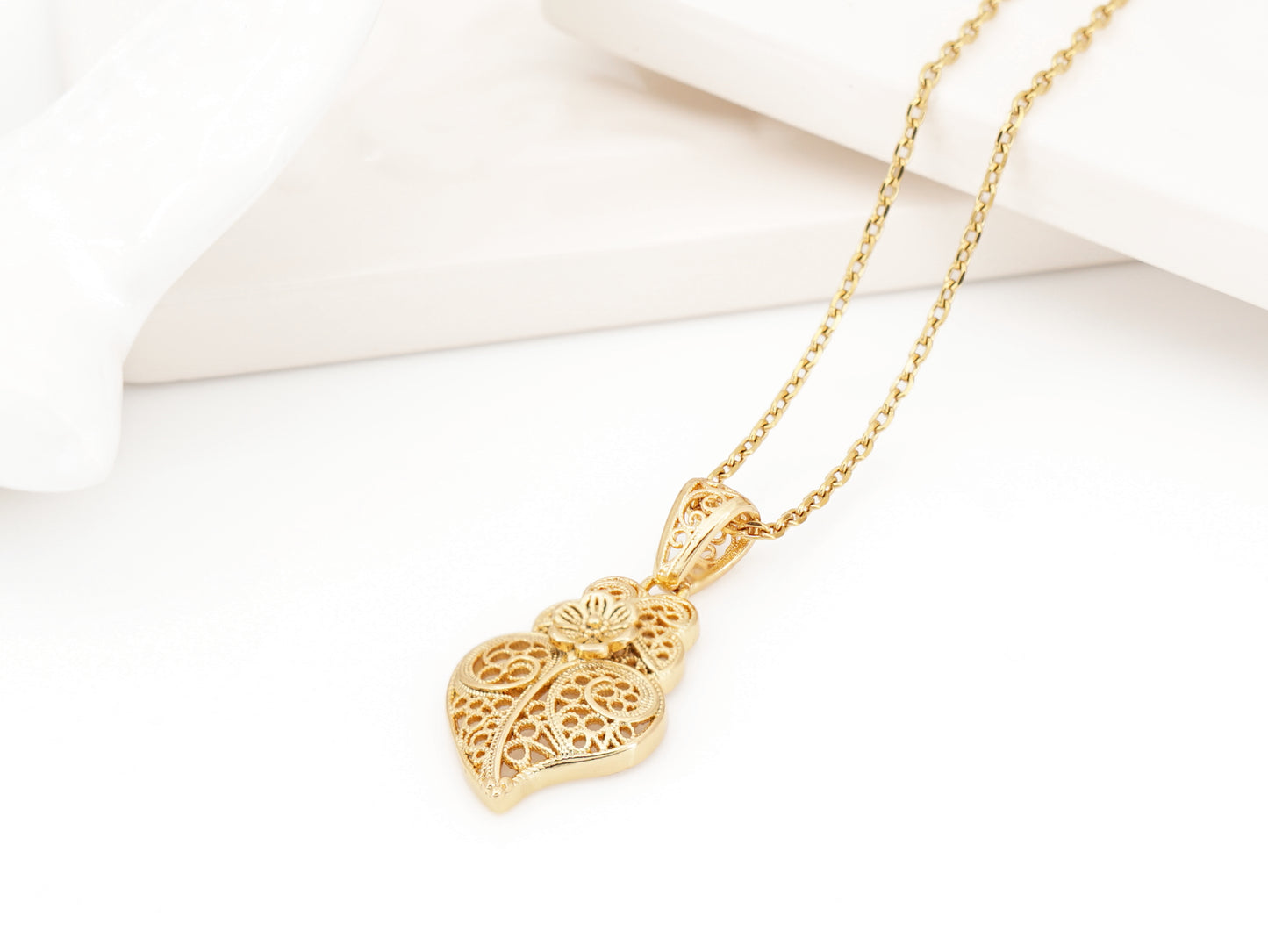 Colar Coração de Viana Tradicional Extra Pequeno, Inspirado na Filigrana Portuguesa, Aço Inoxidável Dourado