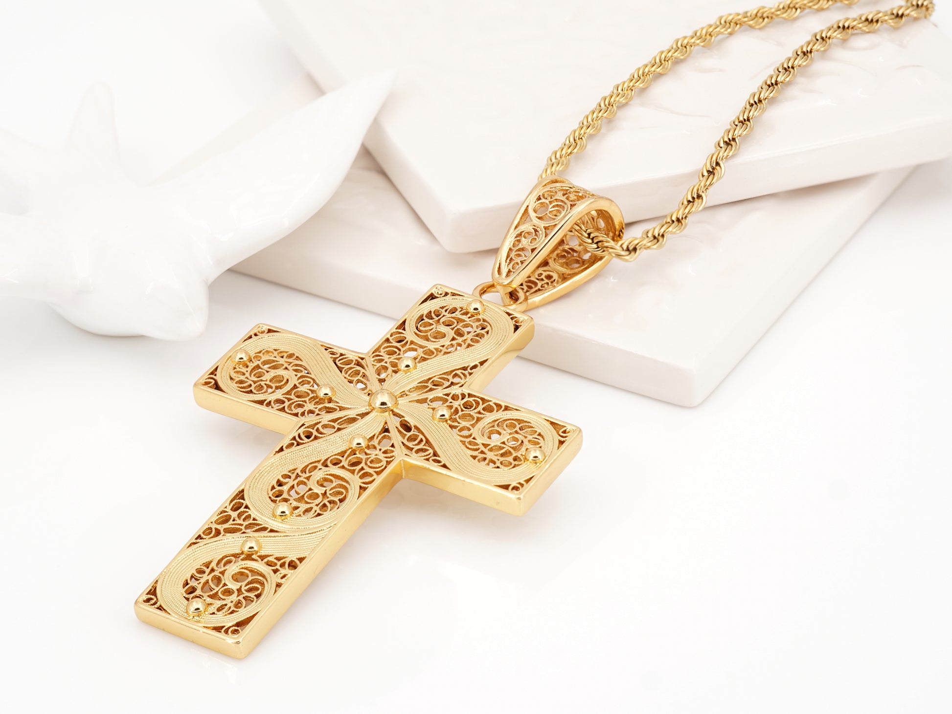 Colar Cruz Imponente, Inspirado na Filigrana Portuguesa, Aço Inoxidável Dourado