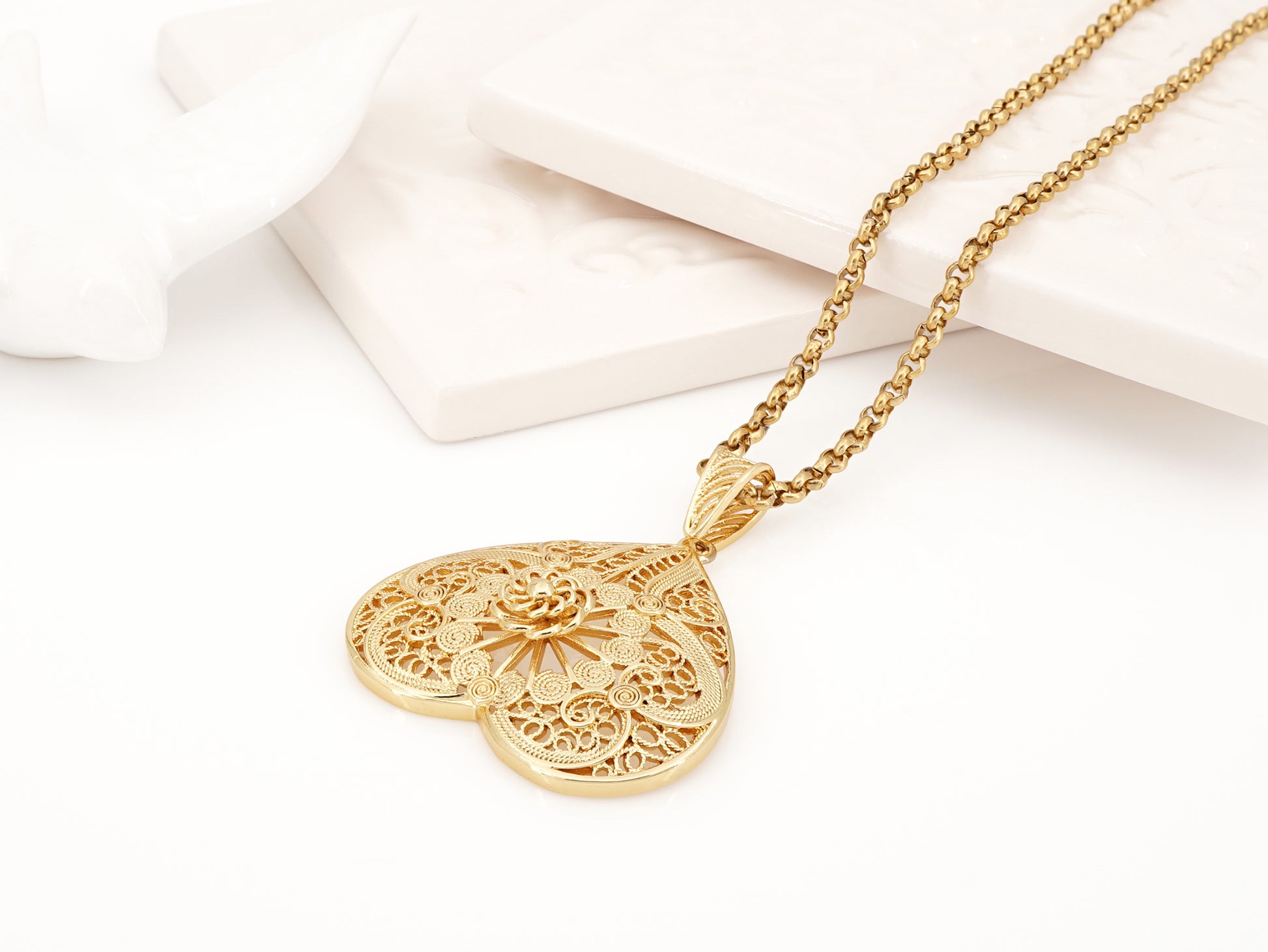 Colar Coração de Viana Invertido, Inspirado na Filigrana Portuguesa, Aço Inoxidável Dourado
