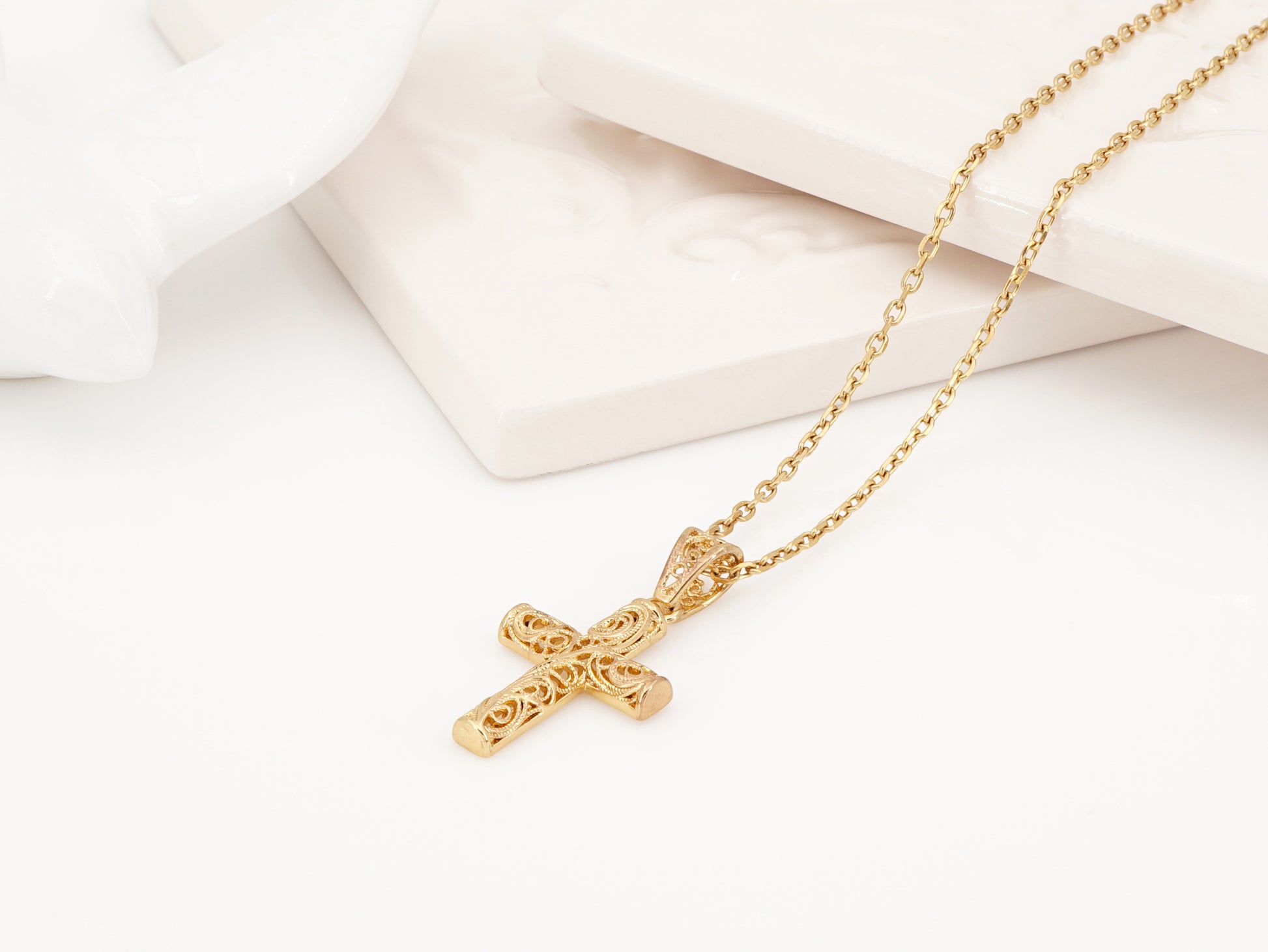 Colar Cruz Mini, Inspirado na Filigrana Portuguesa, Aço Inoxidável Dourado