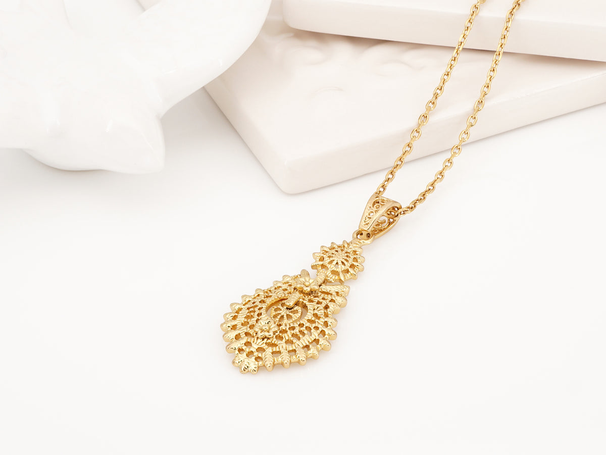 Colar Rainha, Motivo Pequeno, Inspirado na Filigrana Portuguesa, Aço Inoxidável Dourado