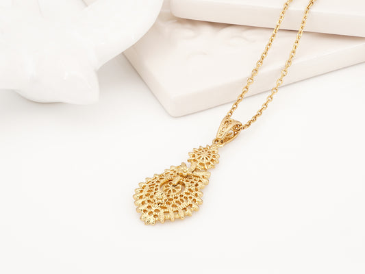 Colar Rainha, Motivo Pequeno, Inspirado na Filigrana Portuguesa, Aço Inoxidável Dourado