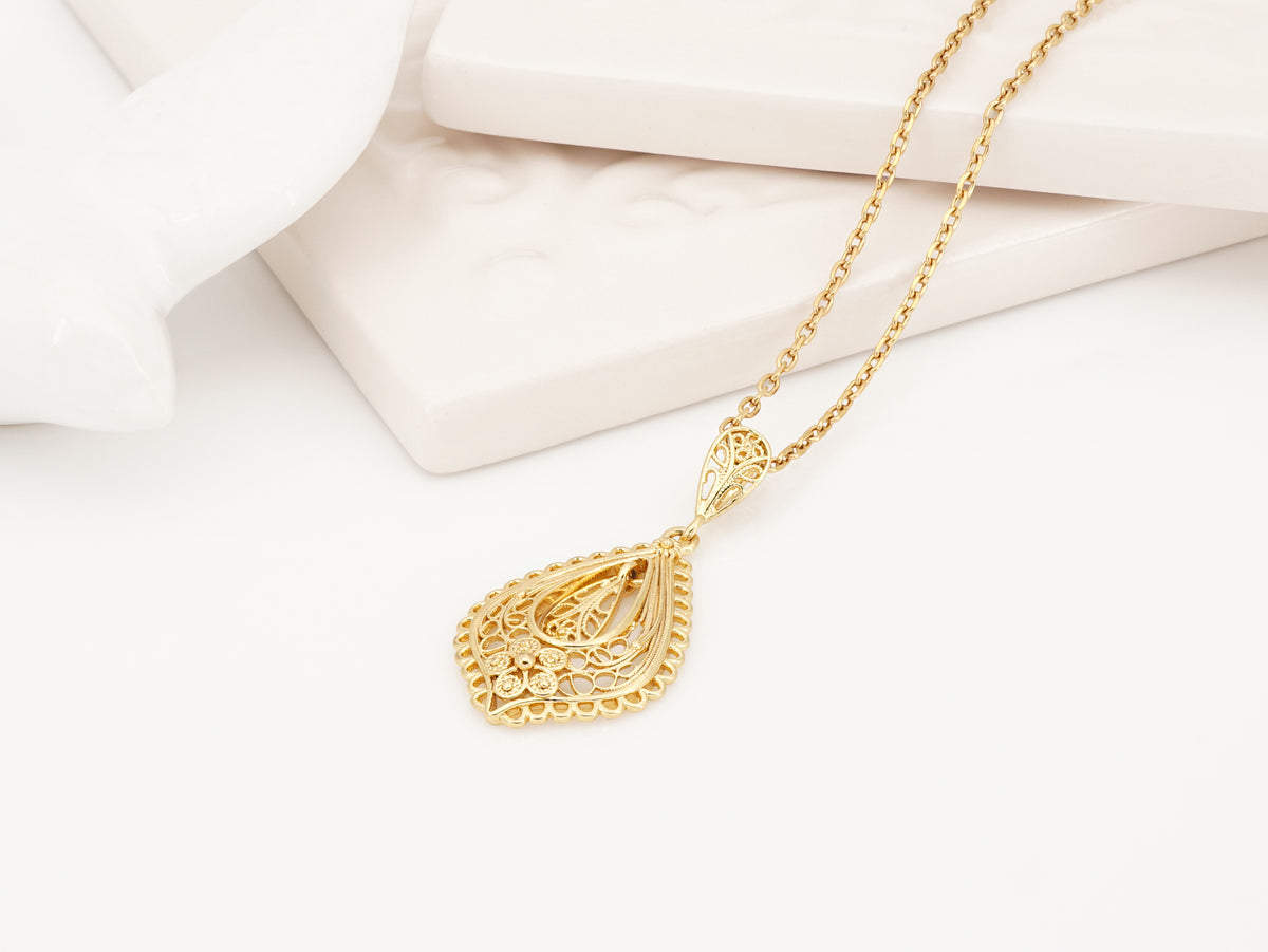 Colar Lágrima Rica Pequena, Inspirado na Filigrana Portuguesa, Aço Inoxidável Dourado