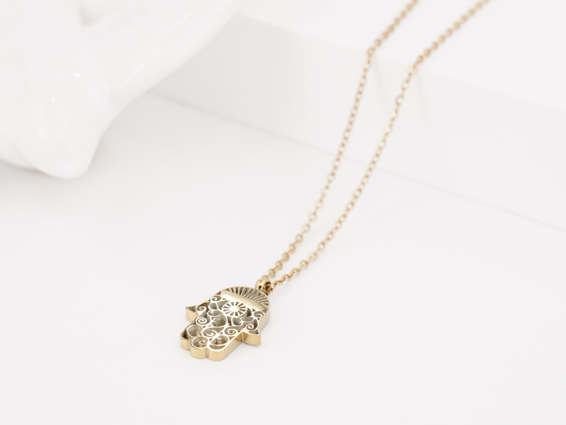 Colar com Mão de Fátima Pequena, Inspirado na Filigrana Portuguesa, Aço Inoxidável Dourado