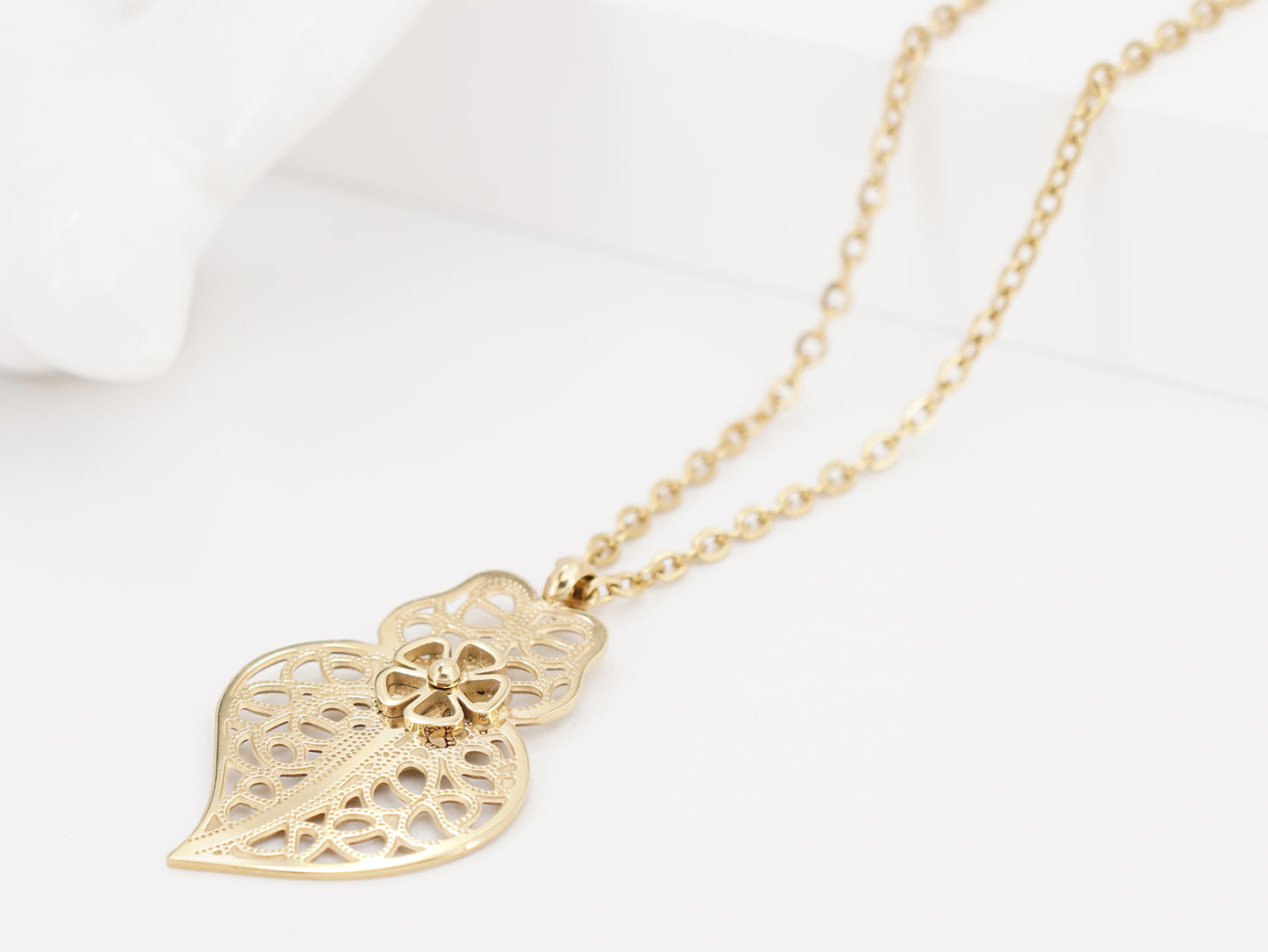Collier avec Coeur de Viana Moyen Stylisé, Inspiration Filigrane Portugaise, Acier Inoxydable Doré