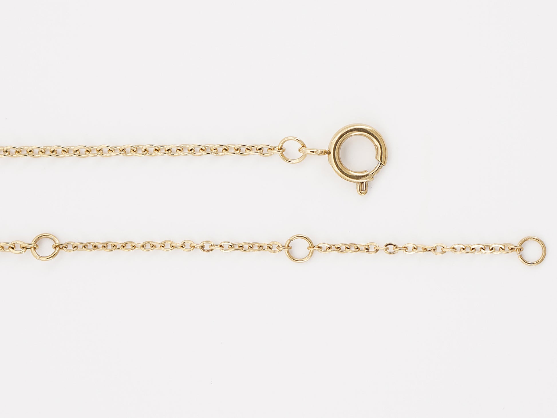 Colar com Motivo Rainha Médio, Inspirado na Filigrana Portuguesa, Aço Inoxidável Dourado - Pormenor Fio Ajustável