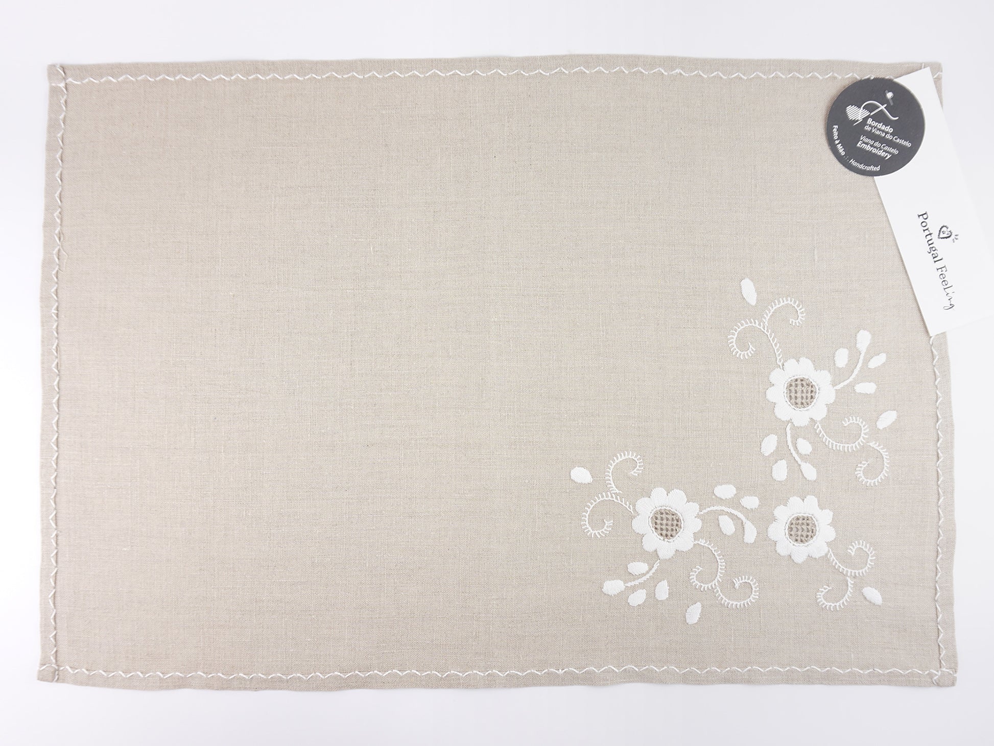 Individual de Mesa, Desenho Branco, Bordado de Viana