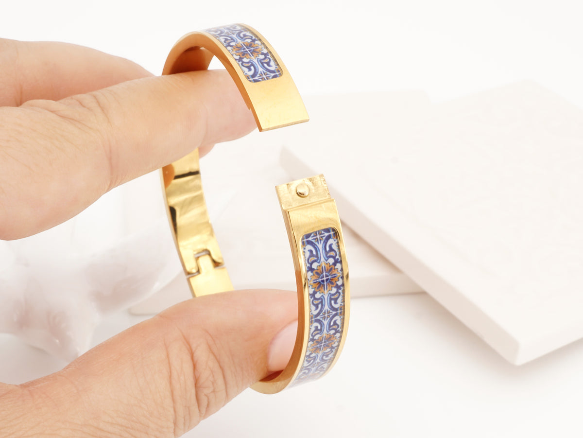 Pulseira Escrava Azulejo Português, Inspirada na Tradição Portuguesa, Aço Inoxidável Dourado - Pormenor Fecho da Pulseira