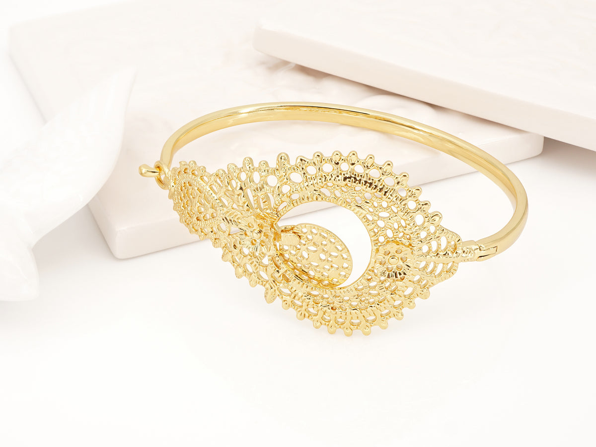 Pulseira Escrava Rainha, Inspirado na Filigrana Portuguesa, Aço Inoxidável Dourado - Perspectiva