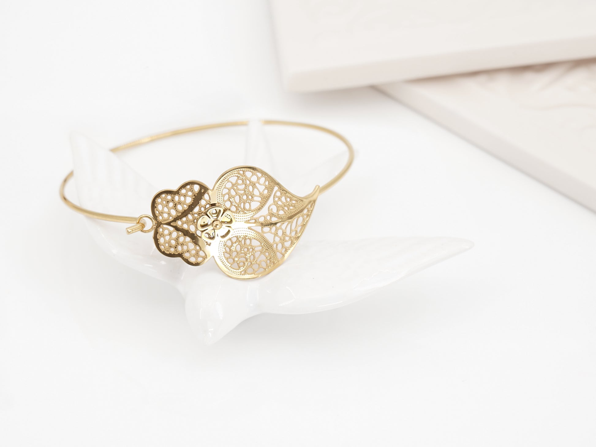 Pulseira Escrava Coração de Viana Estilizado, Inspirado na Filigrana Portuguesa, Aço Inoxidável Dourado