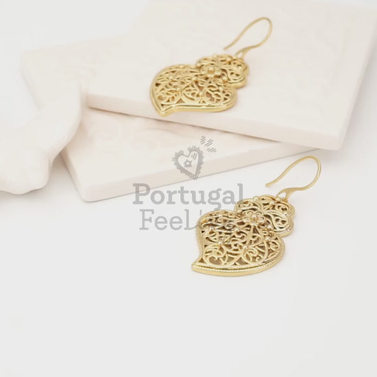 Brincos Tradicionais Coração de Viana Grandes, Inspirados na Filigrana Portuguesa, Aço Inoxidável Dourado - Vídeo