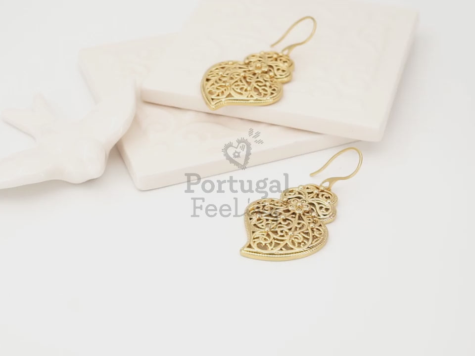 Brincos Tradicionais Coração de Viana Grandes, Inspirados na Filigrana Portuguesa, Aço Inoxidável Dourado - Vídeo