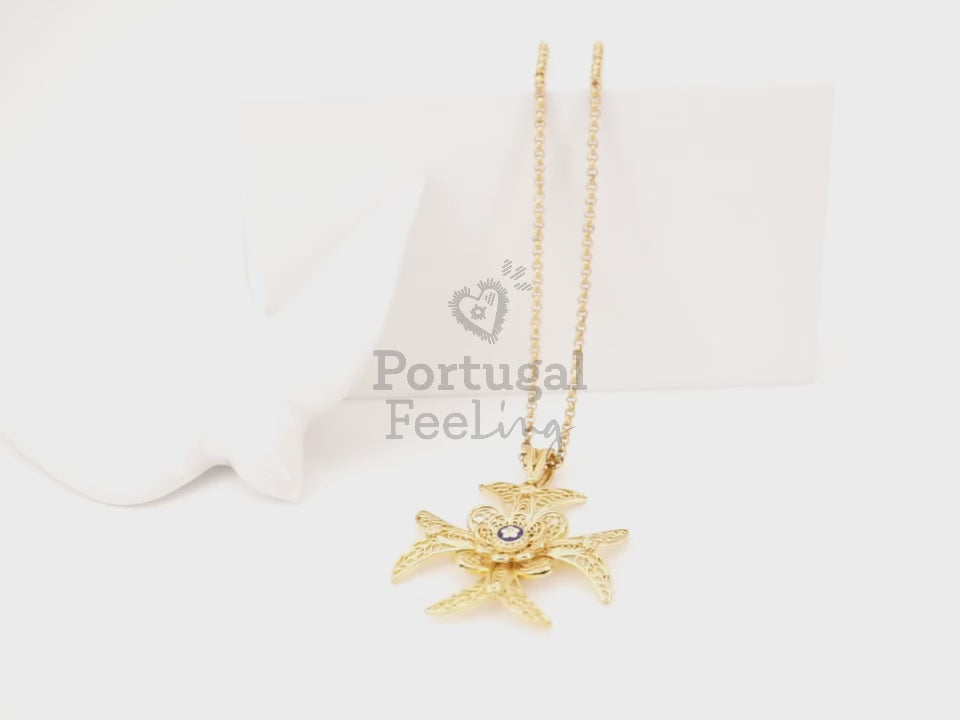 Colar Cruz Deslumbrante Média com Caramujo, Inspirado na Filigrana Portuguesa, Aço Inoxidável Dourado - Vídeo