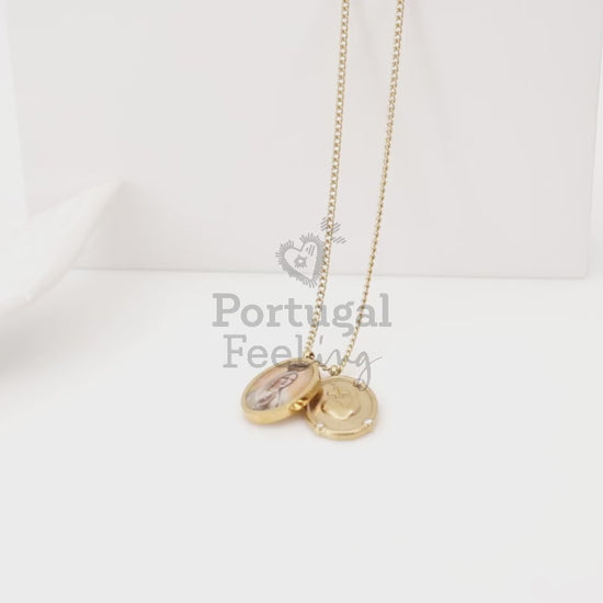 Fio com Medalhas Nossa Senhora de Fátima e Coração Imaculado, Inspirado na Filigrana Portuguesa, Aço Inoxidável Dourado - Vídeo