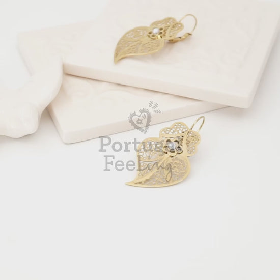 Brincos Coração de Viana Médios com Pérolas, Inspirados na Filigrana Portuguesa, Aço Inoxidável Dourado - Vídeo