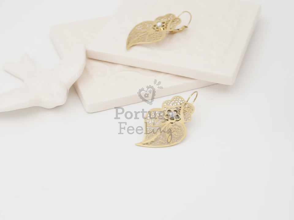 Brincos Coração de Viana Médios com Pérolas, Inspirados na Filigrana Portuguesa, Aço Inoxidável Dourado - Vídeo