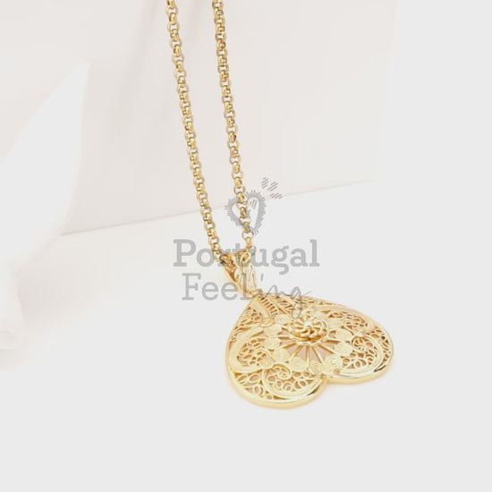 Colar Coração de Viana Invertido, Inspirado na Filigrana Portuguesa, Aço Inoxidável Dourado - Vídeo