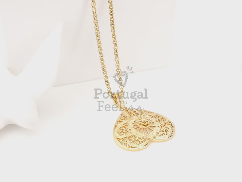 Colar Coração de Viana Invertido, Inspirado na Filigrana Portuguesa, Aço Inoxidável Dourado - Vídeo