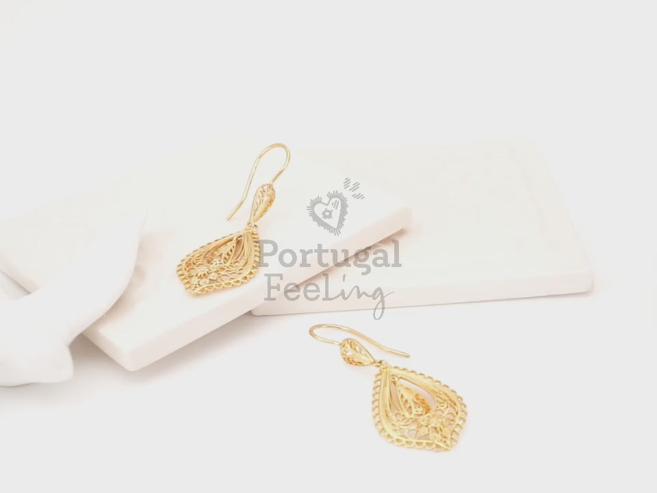 Brincos Lágrima Rica, Inspirado na Filigrana Portuguesa, Aço Inoxidável Dourado - Vídeo