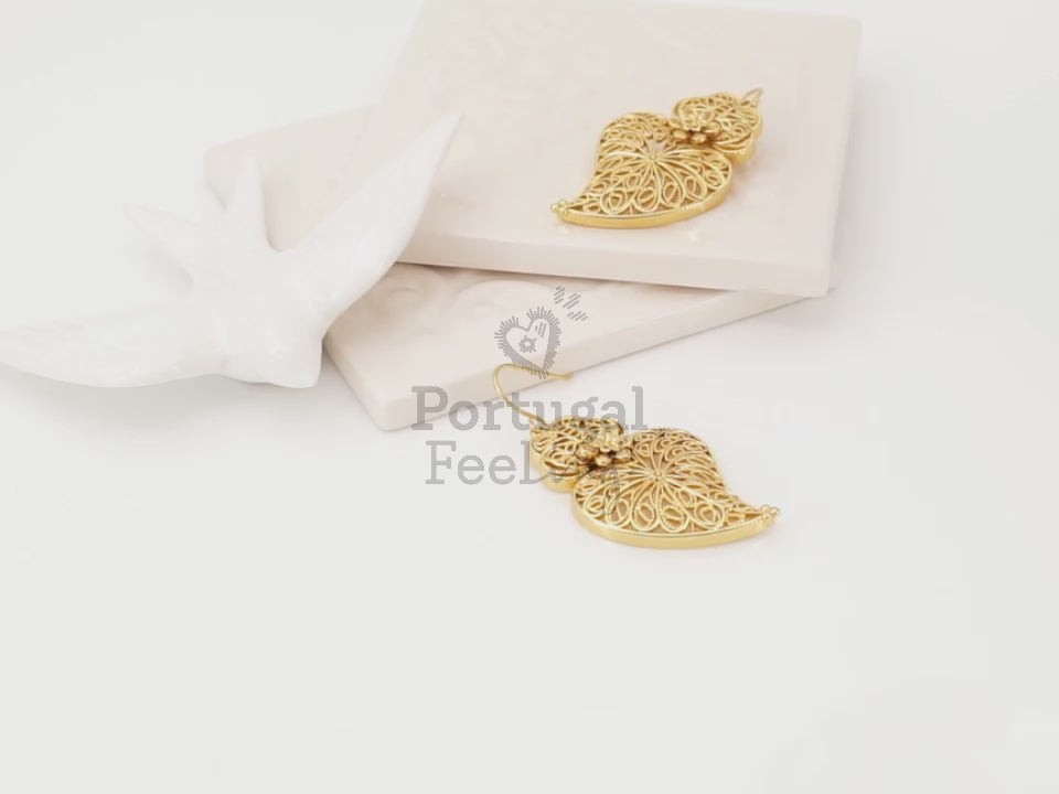 Brincos Tradicionais Coração de Viana Grandes, Inspirados na Filigrana Portuguesa, Aço Inoxidável Dourado - Vídeo