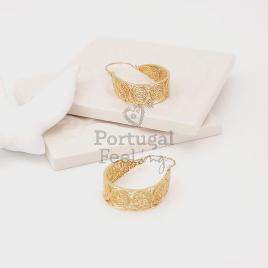 Argolas Tradicionais Grandes, Inspiradas na Filigrana Portuguesa, Aço Inoxidável Dourado - Vídeo
