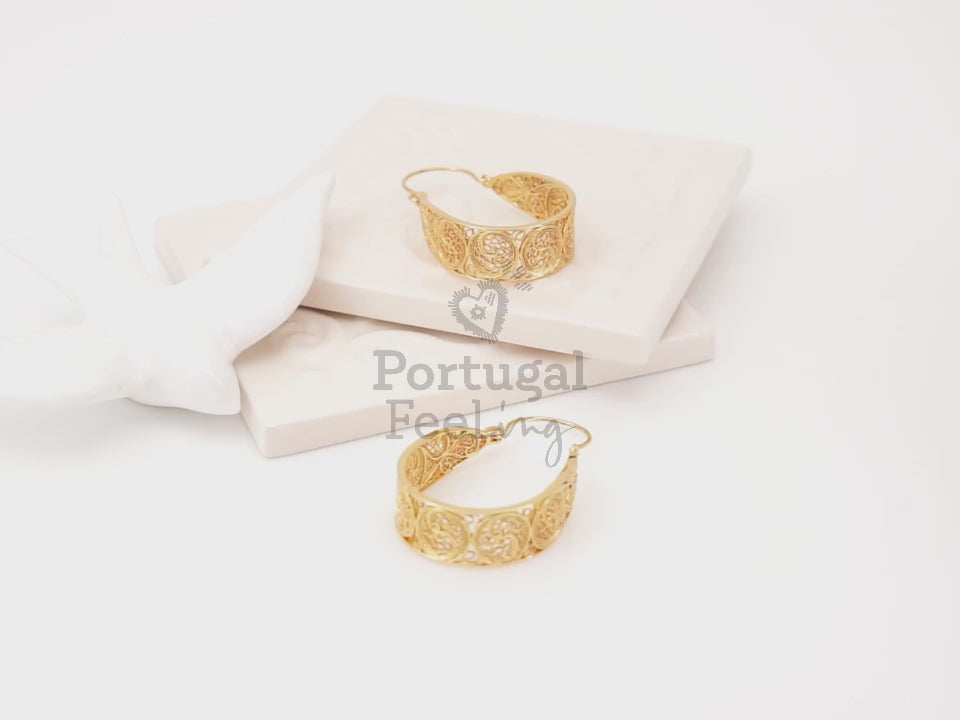 Argolas Tradicionais Grandes, Inspiradas na Filigrana Portuguesa, Aço Inoxidável Dourado - Vídeo