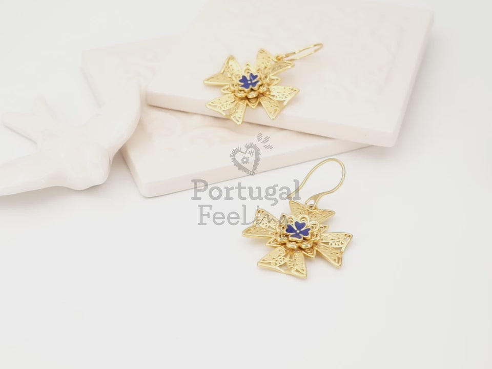 Brincos Cruzes Grandes, Inspirados na Filigrana Portuguesa, Aço Inoxidável Dourado - Vídeo