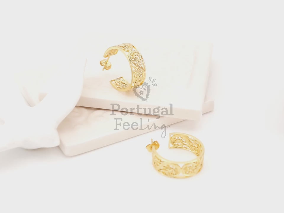 Argolas Médias, Inspiradas na Filigrana Portuguesa, Aço Inoxidável Dourado - Vídeo