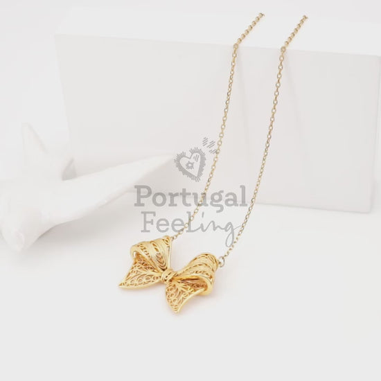 Colar Laço Médio, Inspirado na Filigrana Portuguesa, Aço Inoxidável Dourado - Vídeo