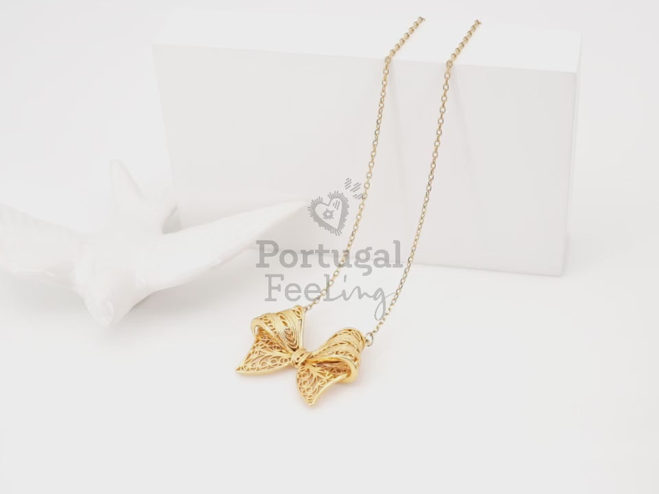 Colar Laço Médio, Inspirado na Filigrana Portuguesa, Aço Inoxidável Dourado - Vídeo