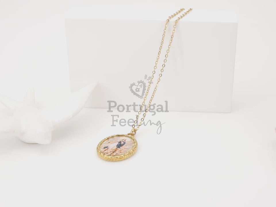 Fio com Medalha Nossa Senhora da Imaculada Conceição, Inspirado na Filigrana Portuguesa, Aço Inoxidável Dourado - Vídeo