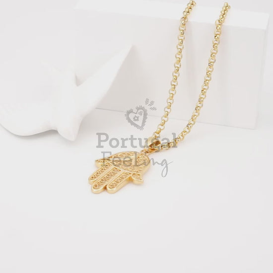 Colar com Mão de Fátima Média, Inspirado na Filigrana Portuguesa, Aço Inoxidável Dourado - Vídeo