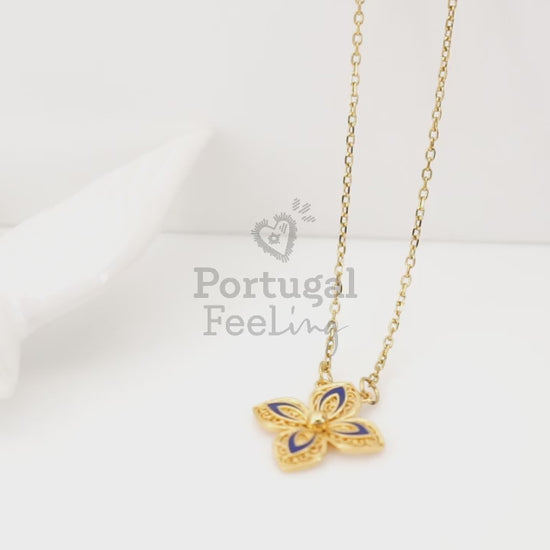 Colar Flor com Pormenores Azuis, Inspirado na Filigrana Portuguesa, Aço Inoxidável Dourado - Vídeo