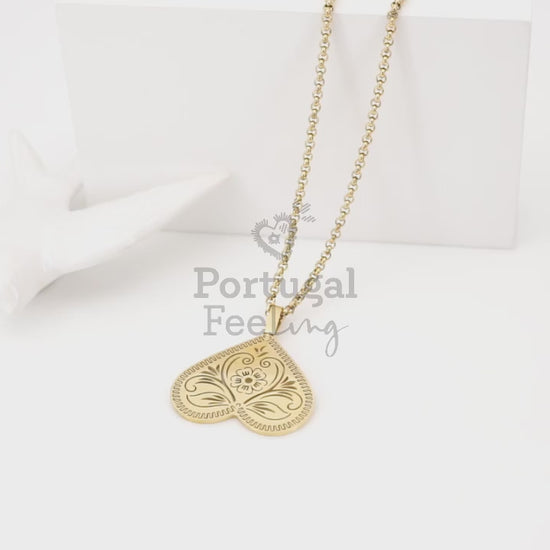 Colar Coração de Viana Invertido, Inspirado na Filigrana Portuguesa, Aço Inoxidável Dourado - Vídeo