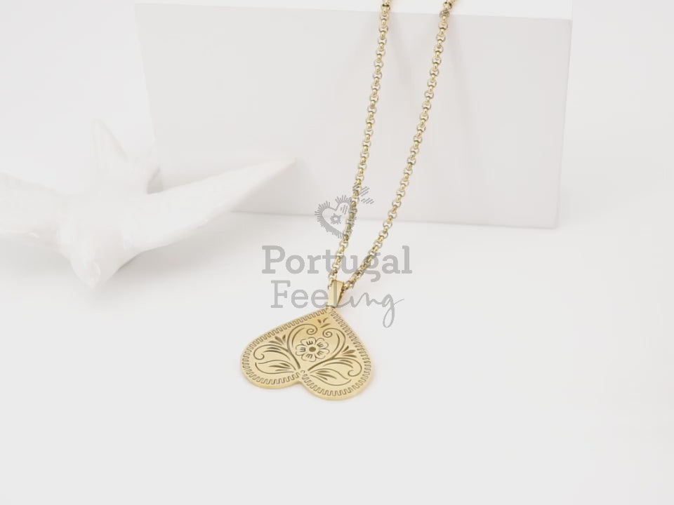 Colar Coração de Viana Invertido, Inspirado na Filigrana Portuguesa, Aço Inoxidável Dourado - Vídeo