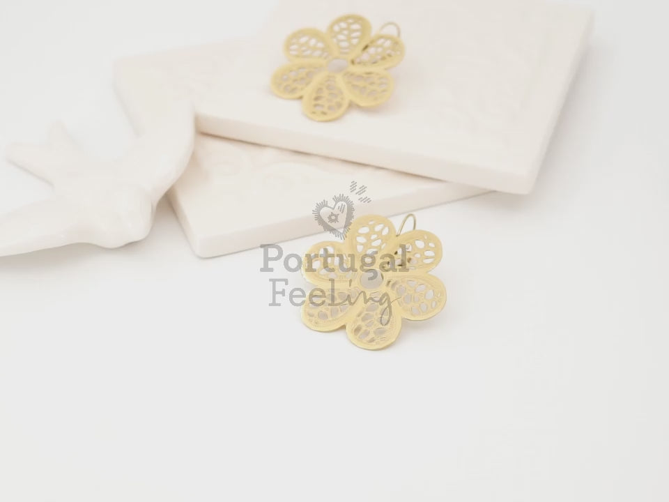 Brincos Flores Grandes, Inspirados na Filigrana Portuguesa, Aço Inoxidável Dourado - Vídeo