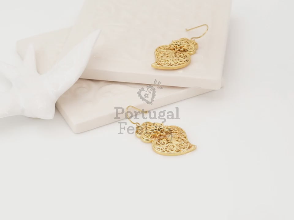 Brincos Tradicionais Coração de Viana Médios, Inspirados na Filigrana Portuguesa, Aço Inoxidável Dourado - Vídeo