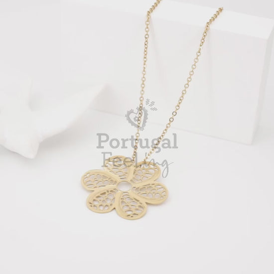 Colar com Flor, Inspirado na Filigrana Portuguesa, Aço Inoxidável Dourado - Vídeo