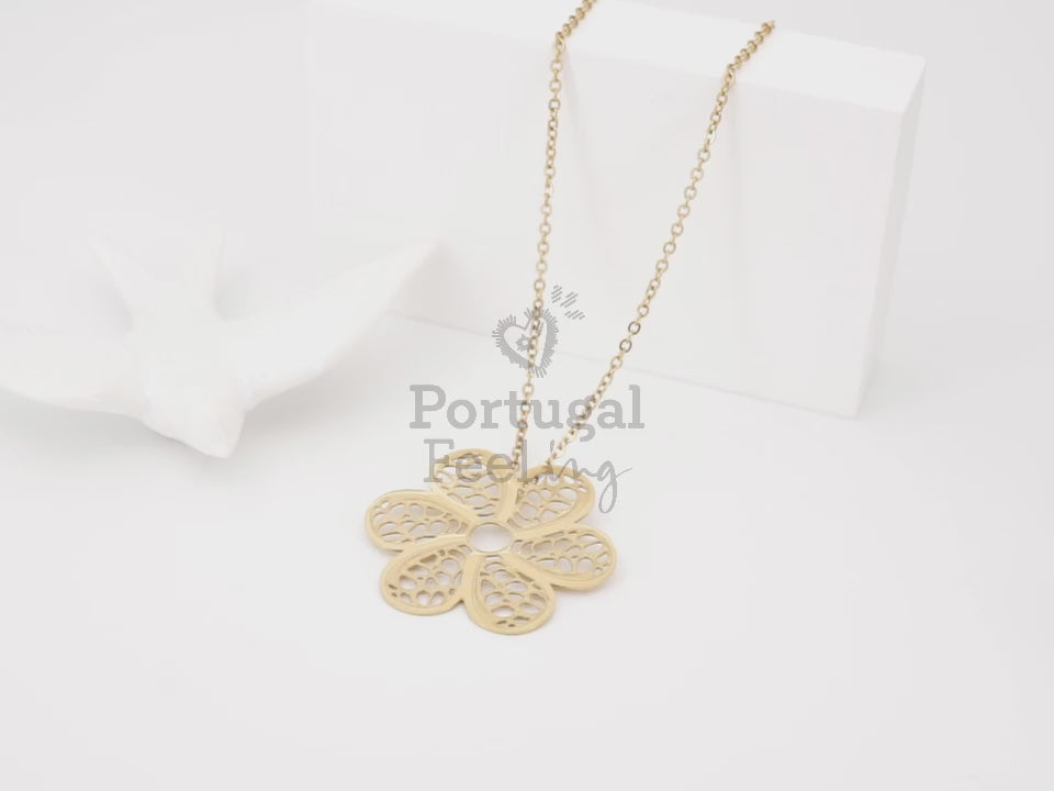 Colar com Flor, Inspirado na Filigrana Portuguesa, Aço Inoxidável Dourado - Vídeo