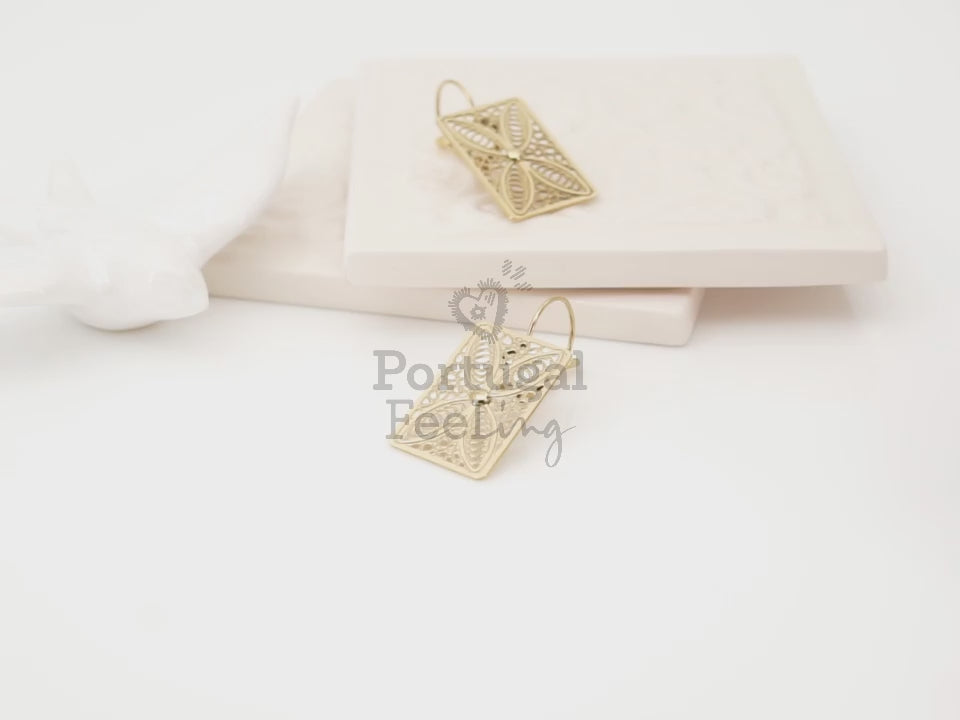 Brincos Rectângulos, Inspirados na Filigrana Portuguesa, Aço Inoxidável Dourado - Medidas