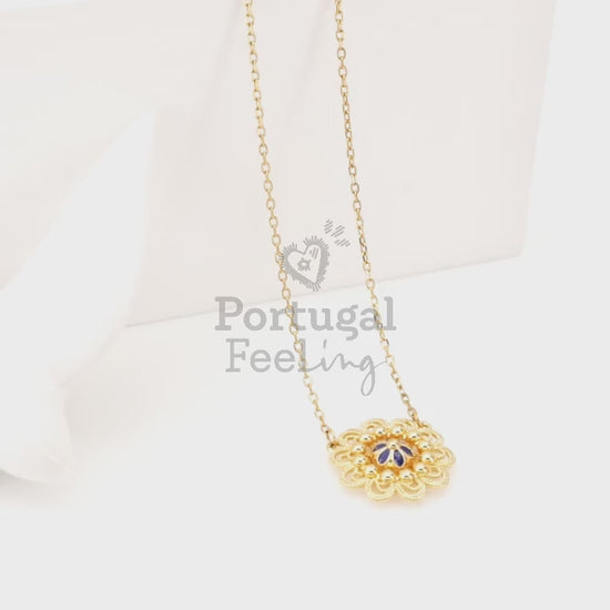 Colar Flor com Pormenores Azuis, Inspirado na Filigrana Portuguesa, Aço Inoxidável Dourado - Vídeo
